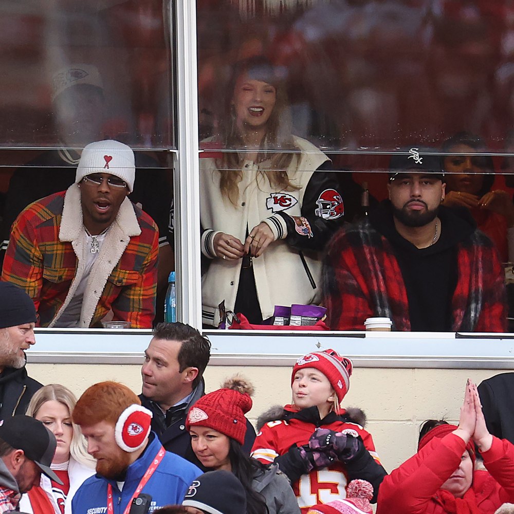 Taylor Swift Matches Travis Kelce In Kansas City Chiefs Jacket at New Year’s Eve Game
