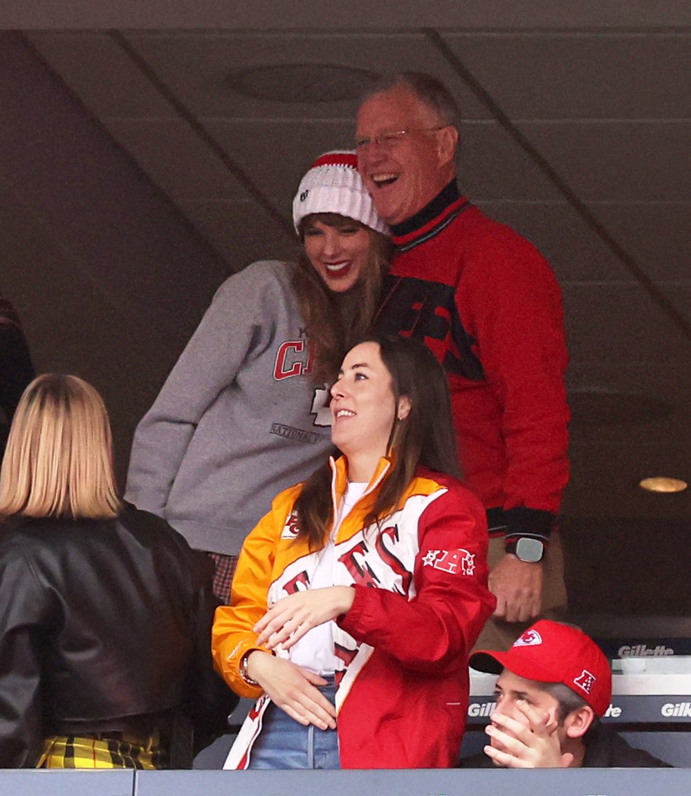 Taylor Swift Hugs Dad Scott While Cheering on Travis Kelce at Chiefs Game