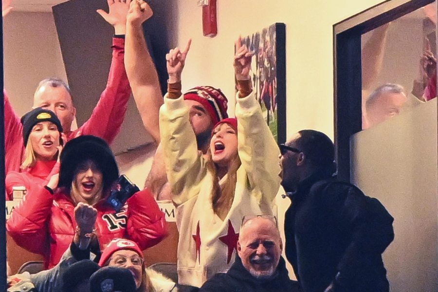 Travis Kelce Gets an Amazing Feeling Watching Taylor Swift Have a Great Time With His Family