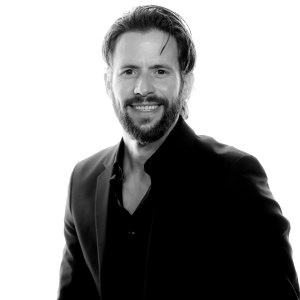 Actor Christian Oliver Dies at in Caribbean Plane Crash With 2 Daughters