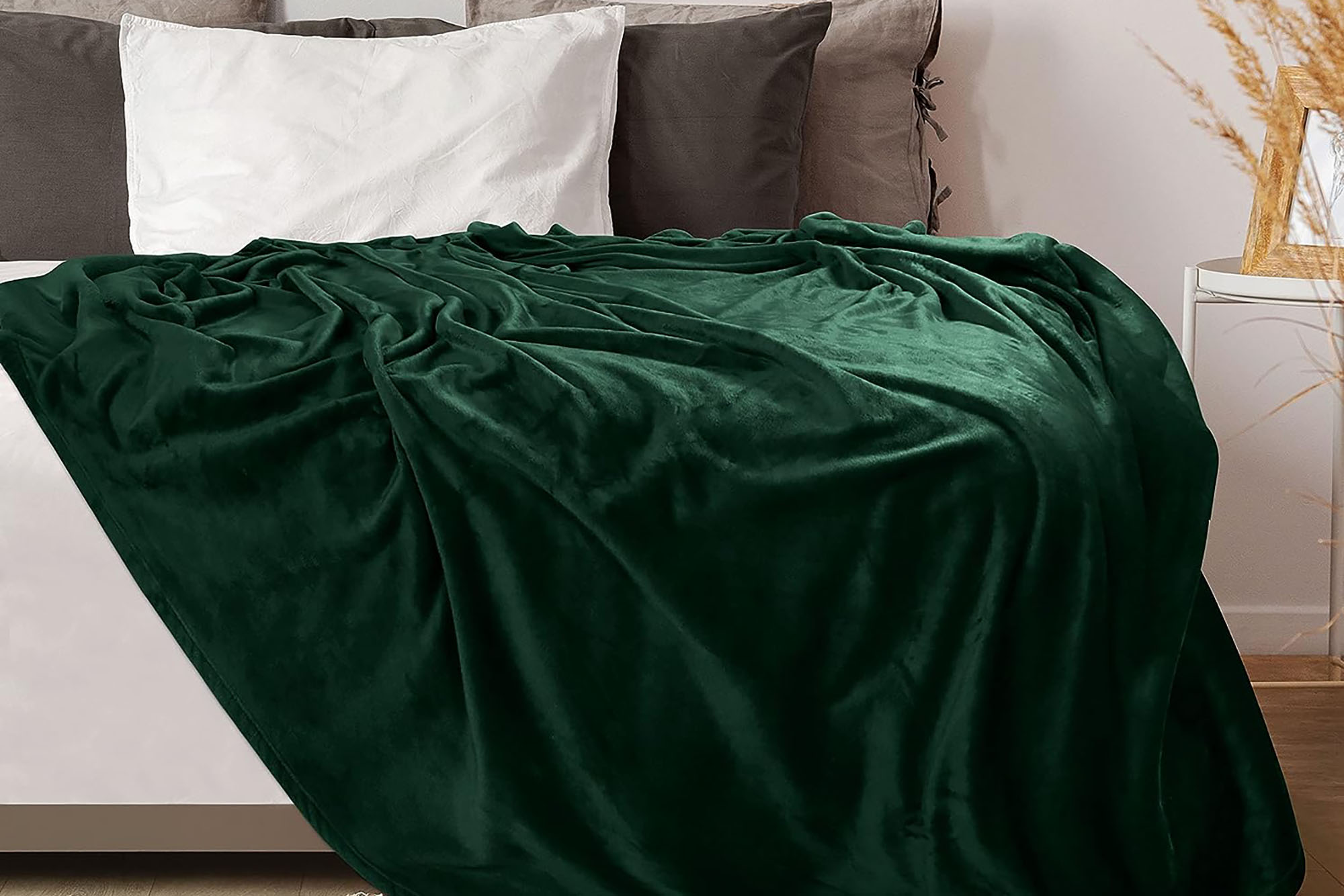 The Utopia Bedding Fleece Blanket Is Up to 52% Off at