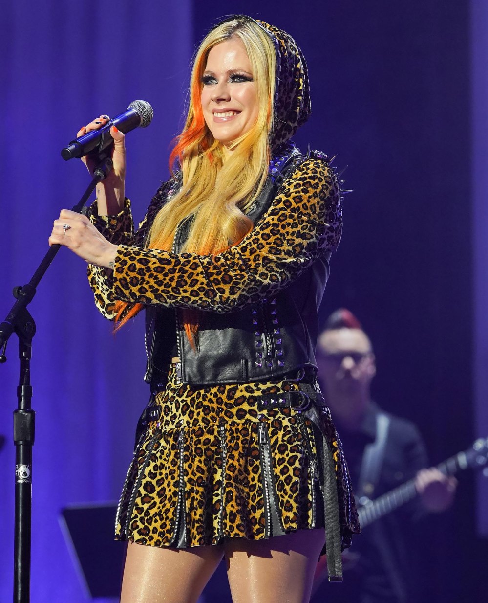Avril Lavigne Keeps the Early ‘00s Vibes Going by Announcing ‘The Greatest Hits Tour’