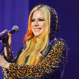 Avril Lavigne Keeps the Early ‘00s Vibes Going by Announcing ‘The Greatest Hits Tour’