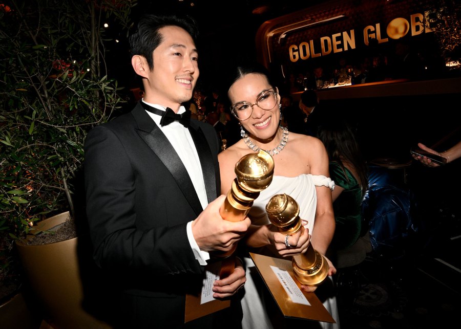 Beef Costars Ali Wong and Steven Yeun Make History With Their 2024 Golden Globe Wins 2
