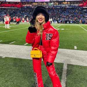 Brittany Mahomes Nails Fuzzy Bucket Hat Trend at the Kansas City Chiefs Game
