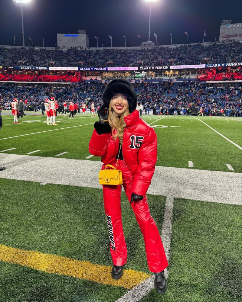 Brittany Mahomes Wears Fuzzy Bucket Hat at Kansas City Chiefs Game | Us ...