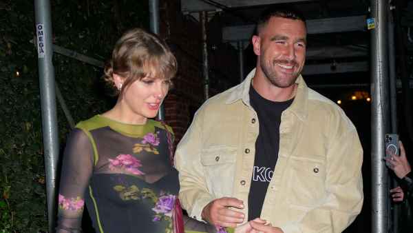Feature Taylor Swift and Travis Kelce Make Out at New Years Eve Bash