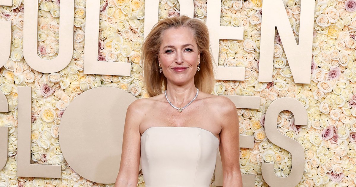 Gillian Anderson’s Golden Globes Dress Is Covered in Vaginas Gillian Anderson’s Golden Globes Dress Is Covered in Vaginas