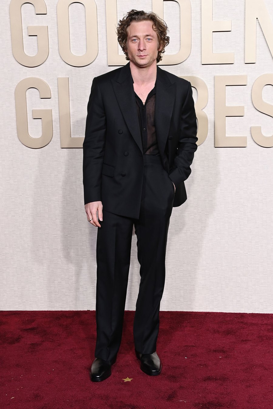Jeremy Allen White Red Carpet Arrival Golden Globes 2024