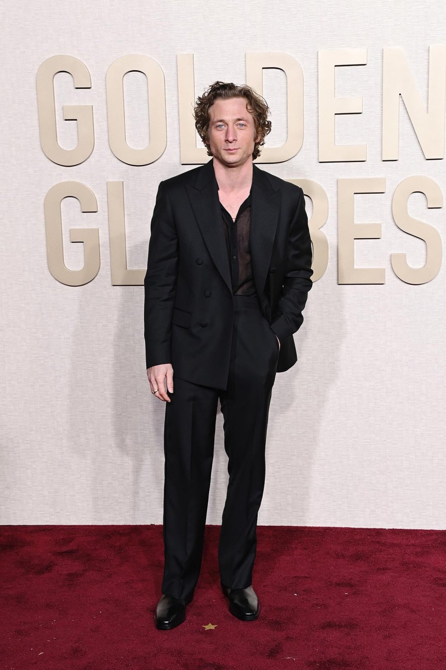Jeremy Allen Whites Fashion Evolution From Casual to Classy