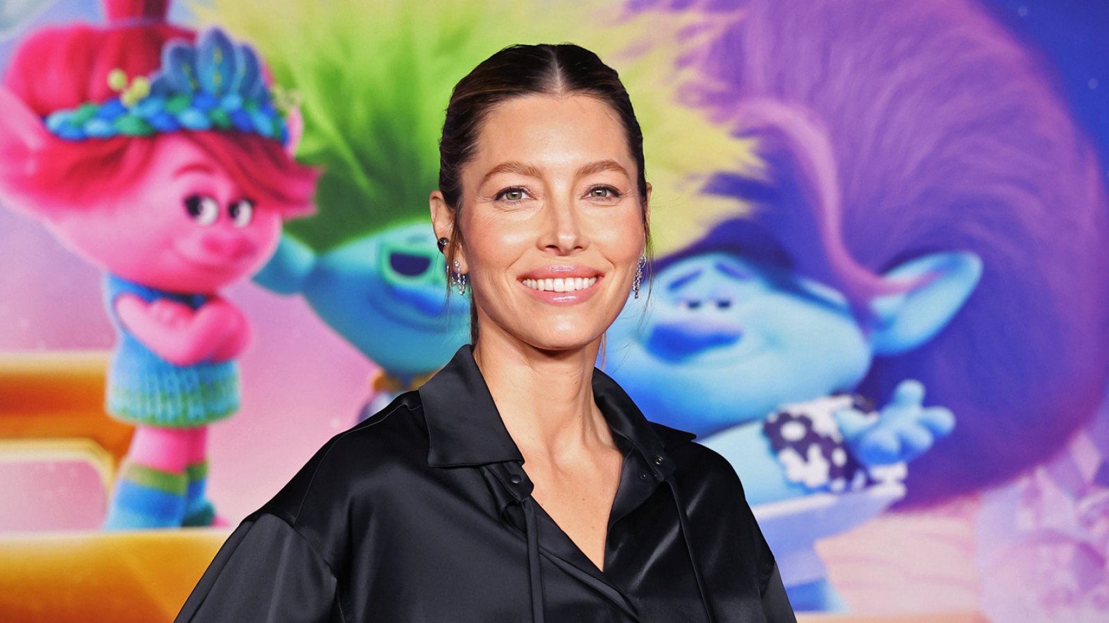 Jessica Biel Breaks Down the Rules for Eating in the Shower Properly