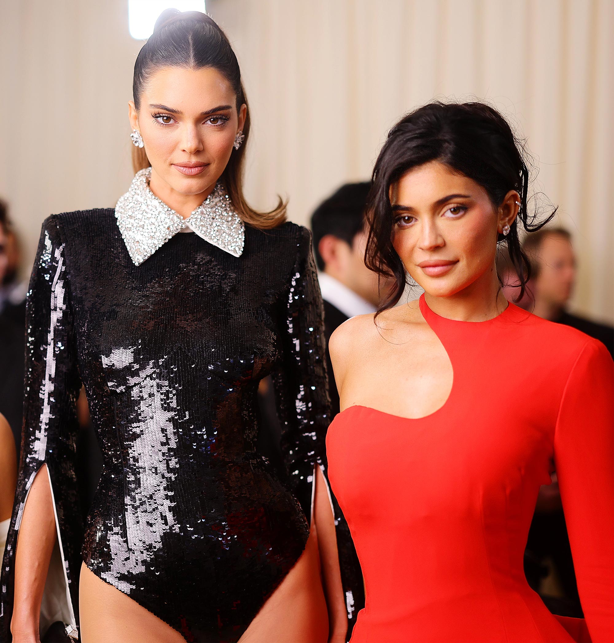 See Kendall and Kylie Jenner Compare Their Styles — With Accessories