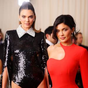 Kendall and Kylie Jenner Hilariously Compare Their Lives 214