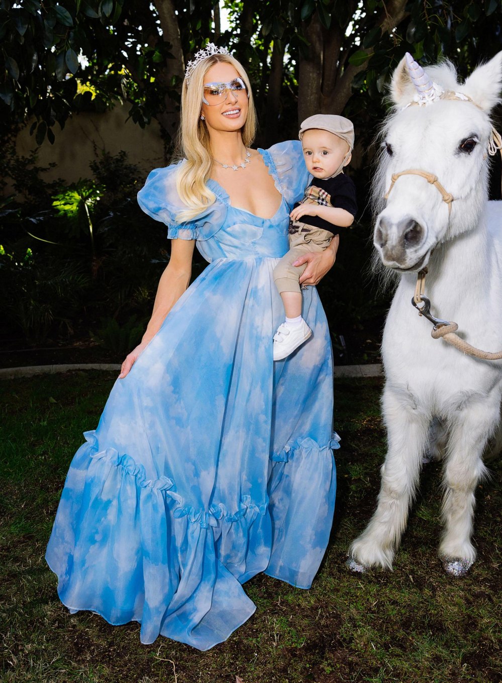 Paris Hilton and Carter Reum celebrate their son Phoenix s first birthday Living Under The Sea . 529
