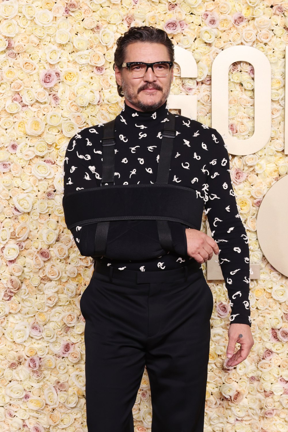 Pedro Pascal Arrives at 2024 Golden Globes in Sling After Arm Injury