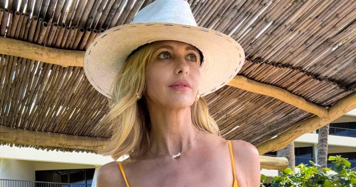 Sarah Michelle Gellar Puts on Swimsuit Fashion Show Via Vacation Photo Dump Sarah Michelle Gellar Puts on Swimsuit Fashion Show Via Vacation Photo Dump