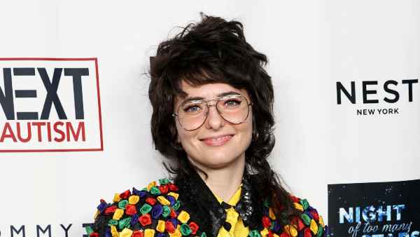 Sarah Sherman Hilariously Shares How Her Dad Ended Up in a Sketch