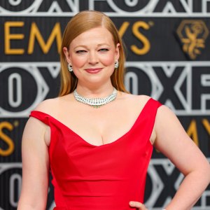 Sarah Snook Wins Best Lead Actress in a Drama at Emmy Awards