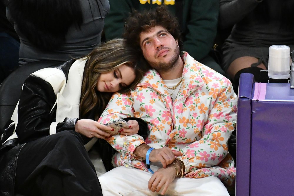 Selena Gomez and Benny Blanco Debut as a Couple Featured Courtside PDA at Lakers Game 10