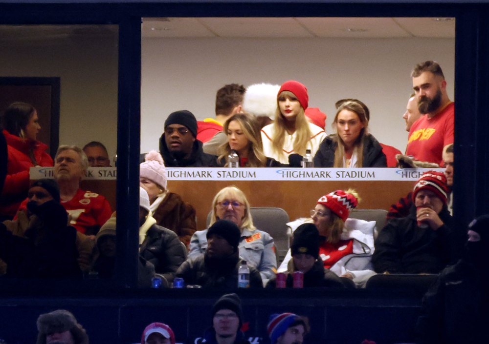 Taylor Swift with Kelce family at January 21 Chiefs game