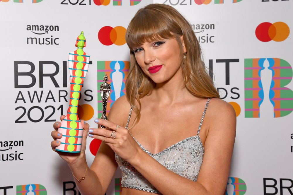 Taylor Swift Ordered This Fancy Cocktail for Her NFL WAG