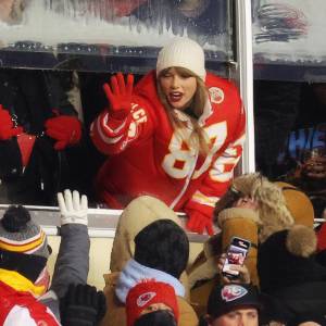 Taylor Swift Wears Travis Kelce Jersey Puffer Coat Designed by 49ers Kyle Juszczyk s Wife Kristin 193
