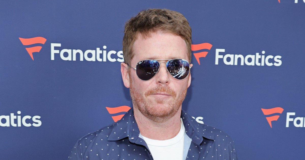 Watch Kevin Connolly Troll Unimpressed Celebrities During the Golden Globes Watch Kevin Connolly Troll Unimpressed Celebrities During the Golden Globes