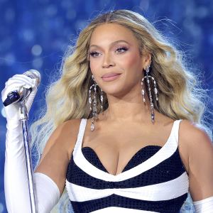 Beyoncé performing at MetLife Stadium on July 29, 2023.