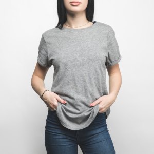 Woman wearing an oversized grey t-shirt