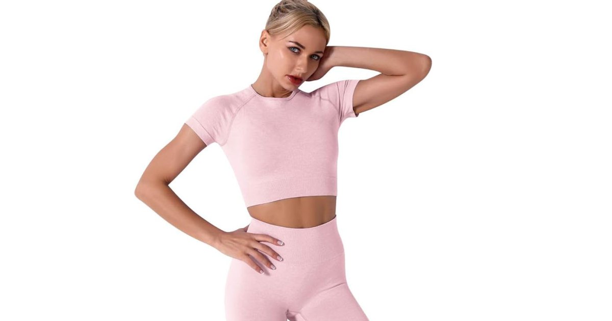 This Slimming Workout Set Will Be Your Reason to Hit the Gym This Slimming Workout Set Will Be Your Reason to Hit the Gym