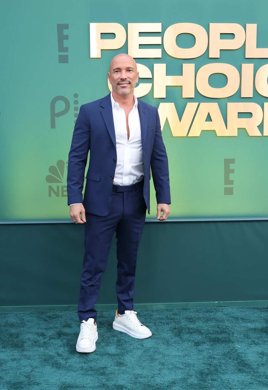 Best Dressed Men at the Peoples Choice Awards Lenny Kravitz Tom Hiddleston Simu Liu and More