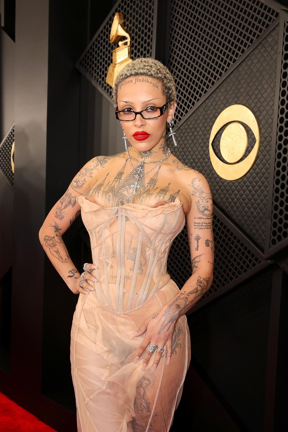 Doja Cat Shows Off 100 New Tattoos — and Her Nipples — at 2024 Grammys 654