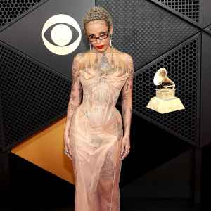 Doja Cat Shows Off 100 New Tattoos — and Her Nipples — at 2024 Grammys 653