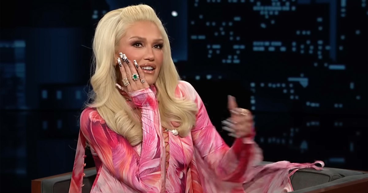 Gwen Stefani Gushes Over Huge Diamond and Emerald Ring Blake Shelton Gifted Her for Valentines Day 03