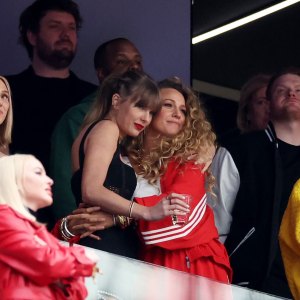 Promo Inside Taylor Swift s Friendships With Blake Lively and Ryan Reynolds