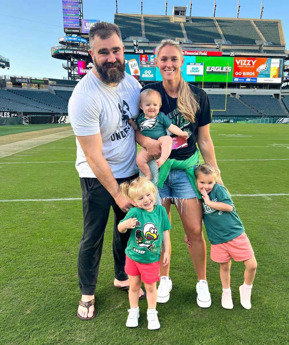 Jason Kelce&rsquo;s Daughters Can&rsquo;t Stop Screaming in the Background of 'New Heights' Recording