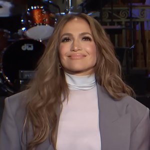 Jennifer Lopez Recalls How Mortified Ayo Edebiri Tearfully Apologized for Her