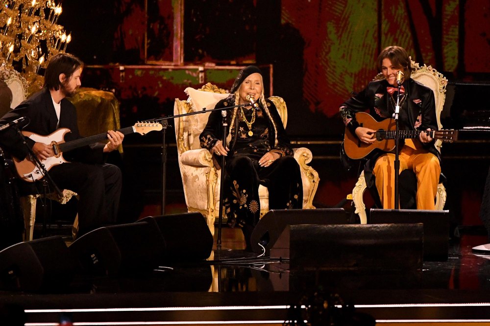 Joni Mitchell Performs at the 2024 Grammy Awards for the 1st Time at Age 80 681