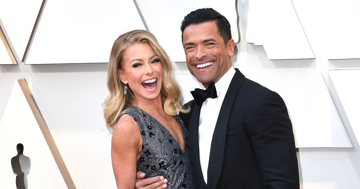 Kelly Ripa and Mark Consuelos Recreate Romantic Wedding Day Photo: A Look Back at Their Special Day