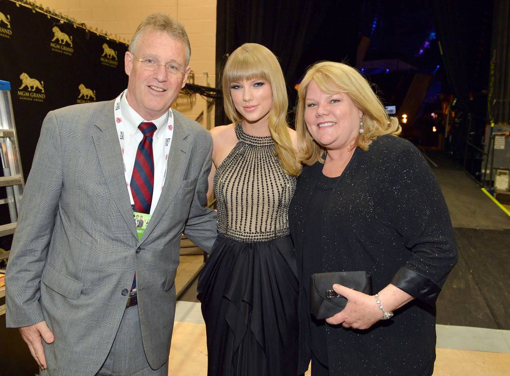 Kylie Kelce Hints She Might Be Responsible for Giving Taylor Swift Dad Scott Swift an Eagles Lanyard 2