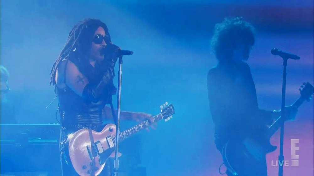 Lenny Kravitz Performs and Wins the Music Icon Award at the 2024 People’s Choice Awards 589