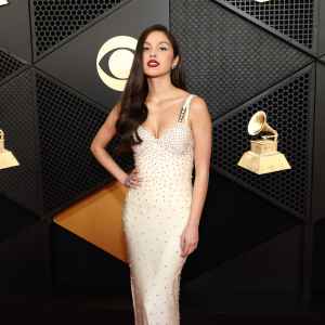 FEATURE Olivia Rodrigo Heats Up the 2024 Grammys in Vintage Sapphire Embellished Gown