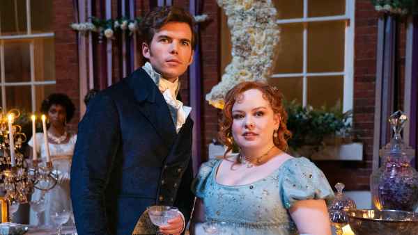 Penelope Catches Colin Off Guard With Romantic Pick-Up Line in 1st Footage of ‘Bridgerton’ Season 3