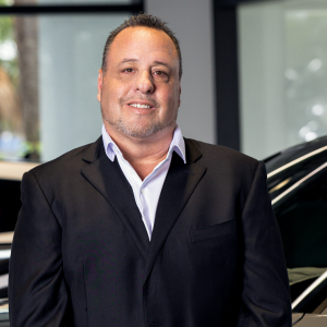 Steven Yariv