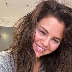 Selena Gomez Shares Makeup Free Selfie Instagram