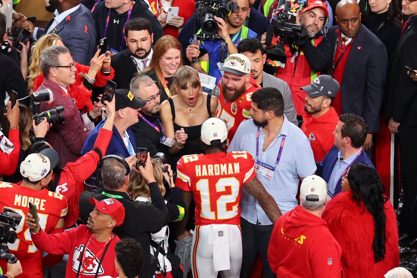 Travis Locking Taylor Swift, Travis Kelce at Super Bowl 2024: Best Moments on the ...