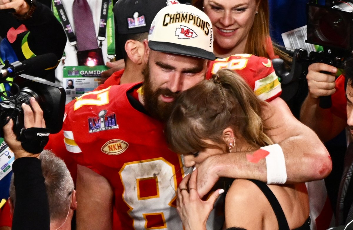 Travis Locking Taylor Swift, Travis Kelce at Super Bowl 2024: Best Moments on the ...