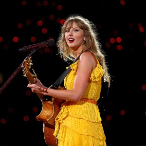 Taylor Swift Dispels Yellow Dress Theory