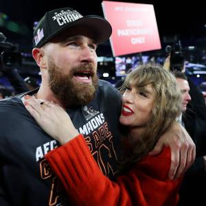 Taylor Swift Kisses Travis Kelce After 1st Sydney Eras Tour Concert
