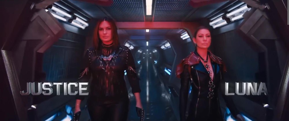 Taylor Swift and Mariska Hargitay s Friendship Timeline From Cat Names to Concert Hangs and More 936